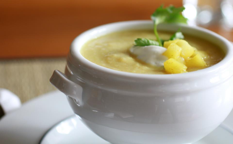 cauliflower and apples soup